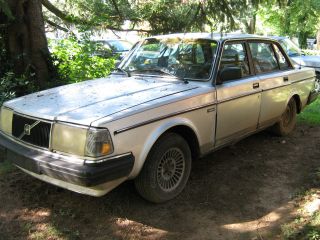 1986 Silver Volvo Sedan (, Strong,  And Reliable Car). photo