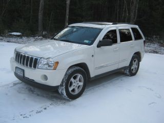 2007 Jeep Grand Cherokee Limited Sport Utility 4 - Door 5.  7l photo