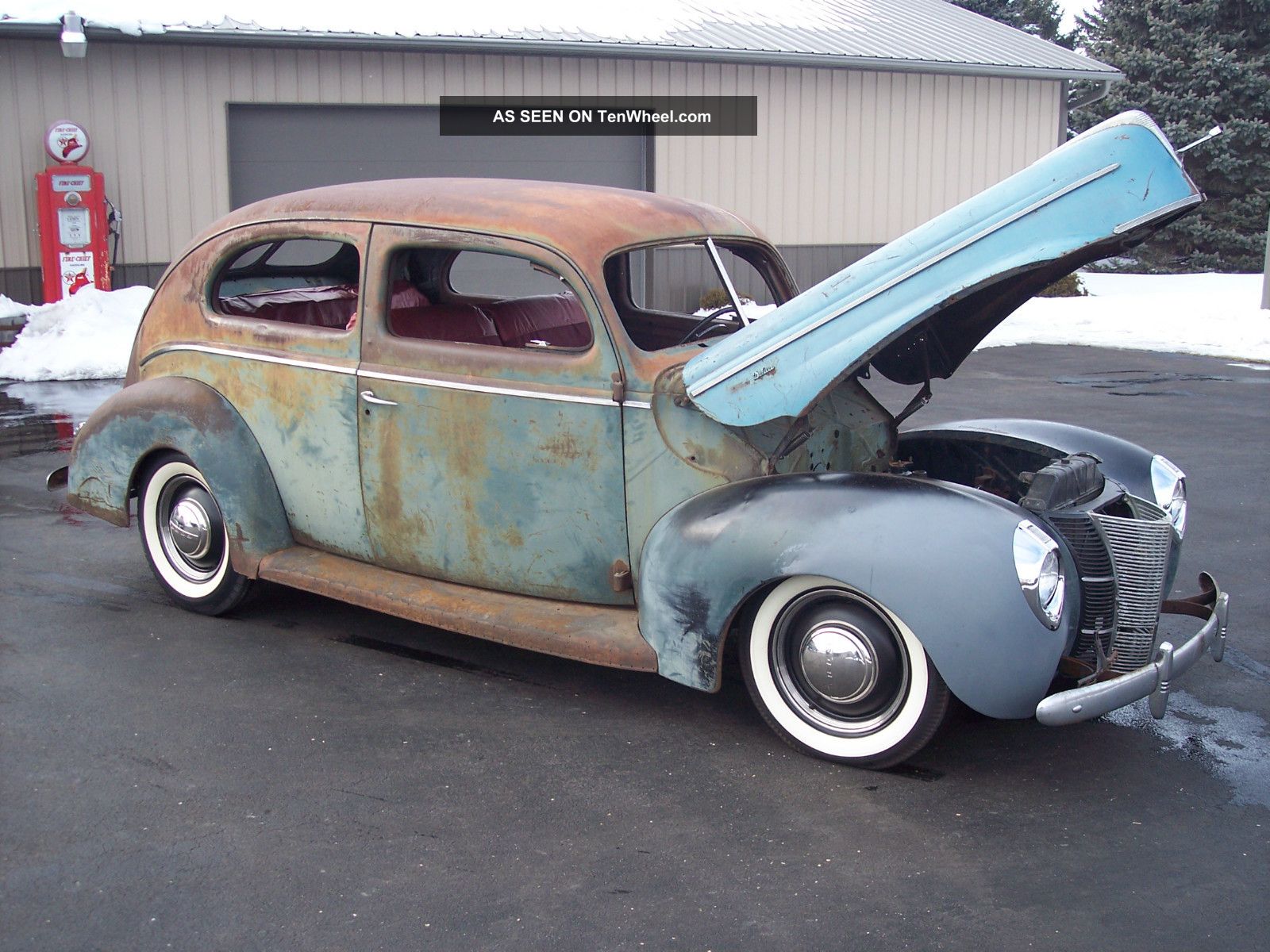 1940 Ford deluxe rust color