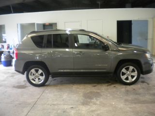 2011 Jeep Compass 4x4 4 Wheel Drive - Rebuildable Project Car - photo