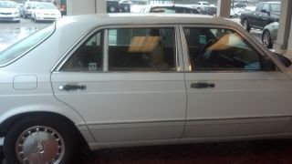 Off White 1989 Mercedes Benz Fully Loaded photo