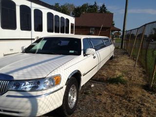 2001 Lincoln Stretch Ultra Limo photo