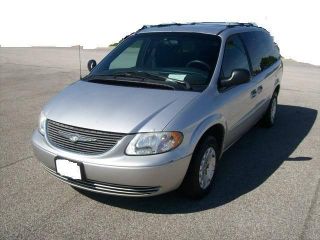 2002 Chrysler Town & Country photo