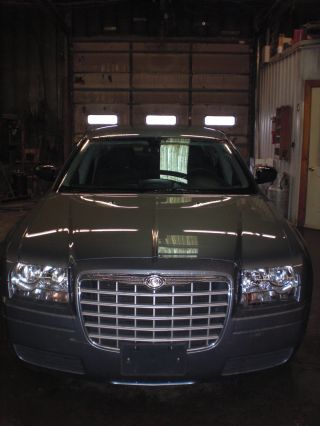 2006 Chrysler 300 With 2.  7 Liter Motor And 4 Speed Automatic Transmission photo