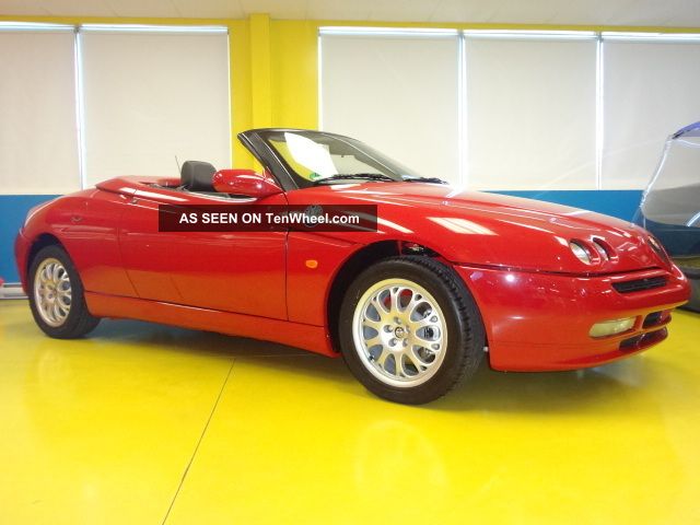 Alfa Romeo Spider 916 With American Specification (1998 Model) Almost Spider photo