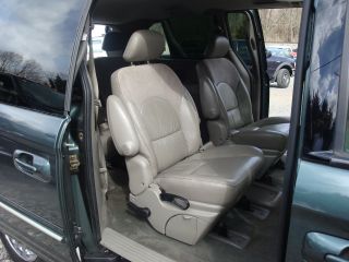 2003 Chrysler Town &country Limited photo