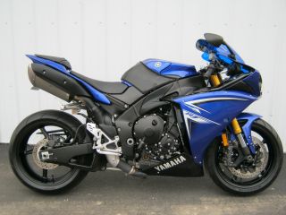2009 Yamaha R1 photo