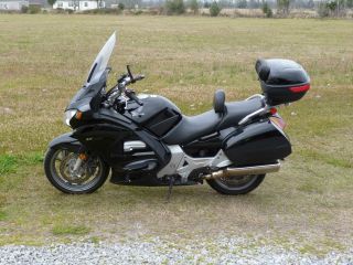 2006 Honda St1300 With Electric Windshield Mcl Highway Pegs,  Drivers Backrest photo