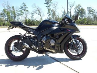 2011 Kawasaki Zx10r With Abs.  And Fast photo