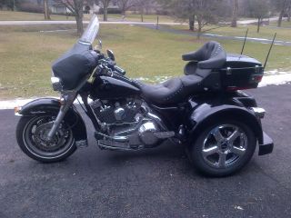 2005 Harley Flhtcui Trike With Independent Suspension With Reverse photo