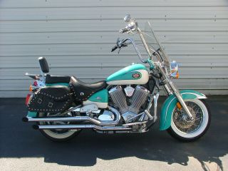 Victory 2003 Deluxe Cruiser Loaded Chromed Out photo