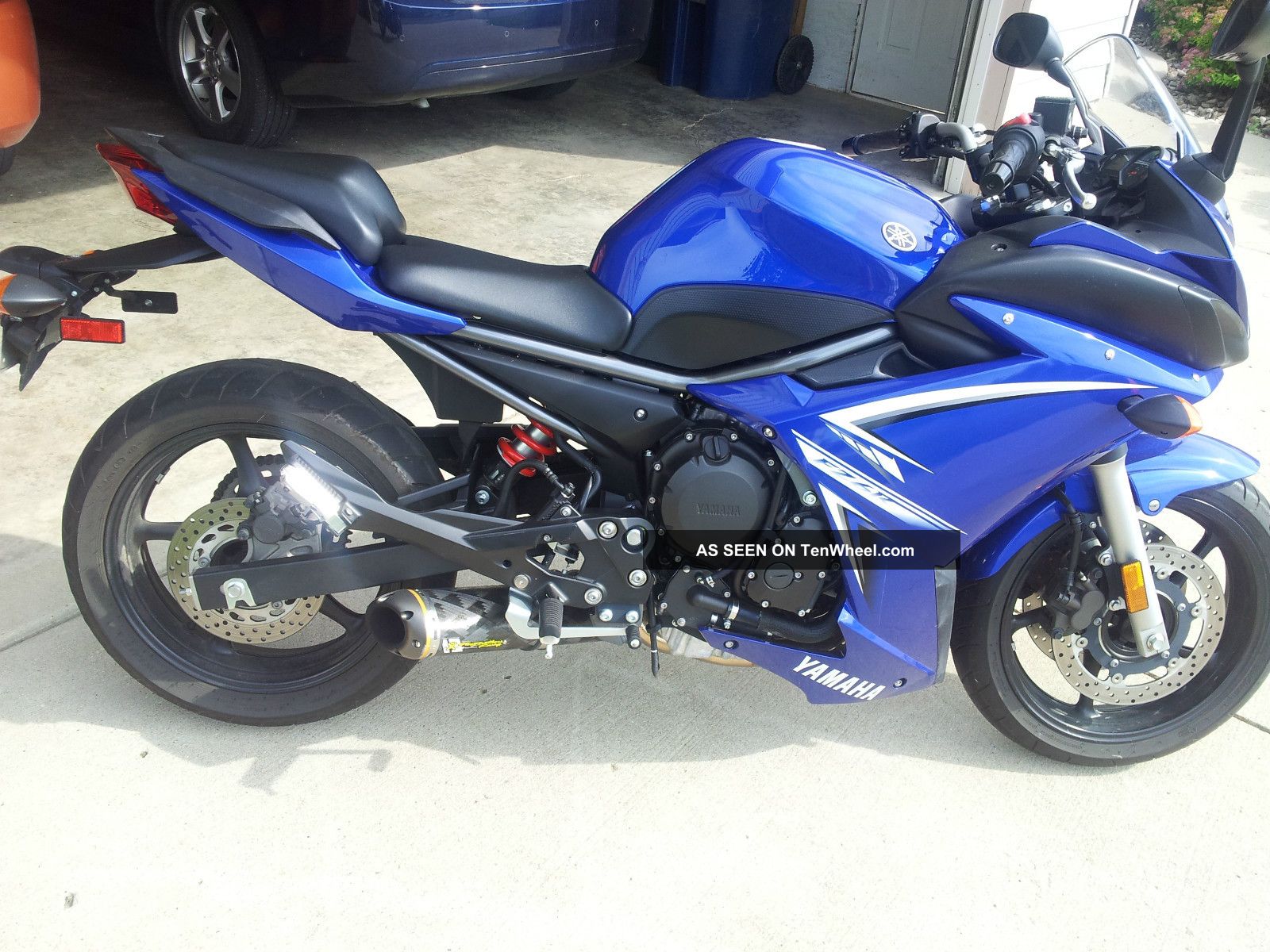 Yamaha fz6r Yellow