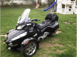 2010 Can - Am Spyder Roadster Rt - S photo
