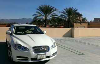2009 Jaguar Xf Luxury Sedan 4 - Door 4.  2l photo