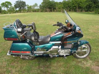 Exceptional 1995 Goldwing Aspencade Lots Of Extras,  Take A Good Look photo