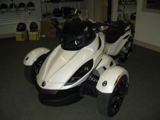 2010 Can - Am Spyder Rs - S Roadster photo