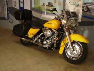 2005 Harley Davidson Road King Custom Yellow Pearl Tour Pack Many Extras photo