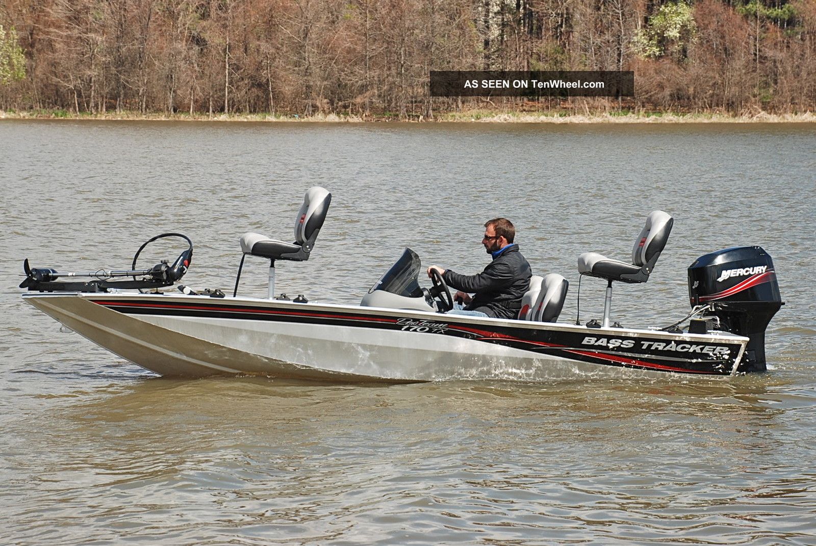 Tracker pro. Bass Tracker Pro Team 170tx. Басс трекер 170 ТХ. 2009 Bass Tracker 16 Pro. Басс тракер в Санкт-Петербурге.