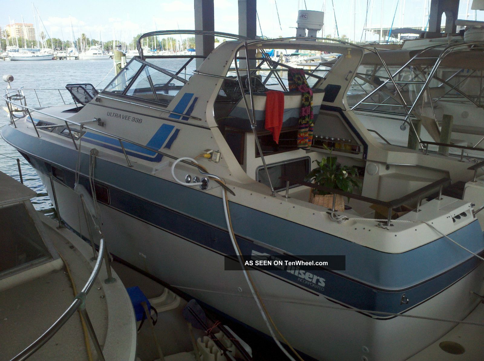 1984 Cruisers Yacht Inc Cruisers Inc Cruisers photo