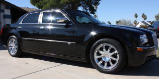 2009 Chrysler 300c 5.  7 Litre V8 Hemi Brilliant Black Crystal Pearl Coat photo