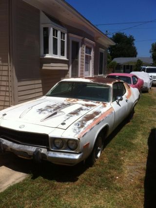 Plymouth Road Runner 1974 318 Cu.  In. photo