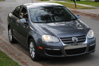 2010 Vw Jetta,  2.  5l,  Anthracite Metallic,  Loaded,  Additional Pre Owner photo