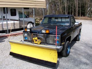 1987 4x4 Chevy 3 / 4 Ton Short Bed Pick Up With Plow Chevrolet Tahoe Sized Truck photo