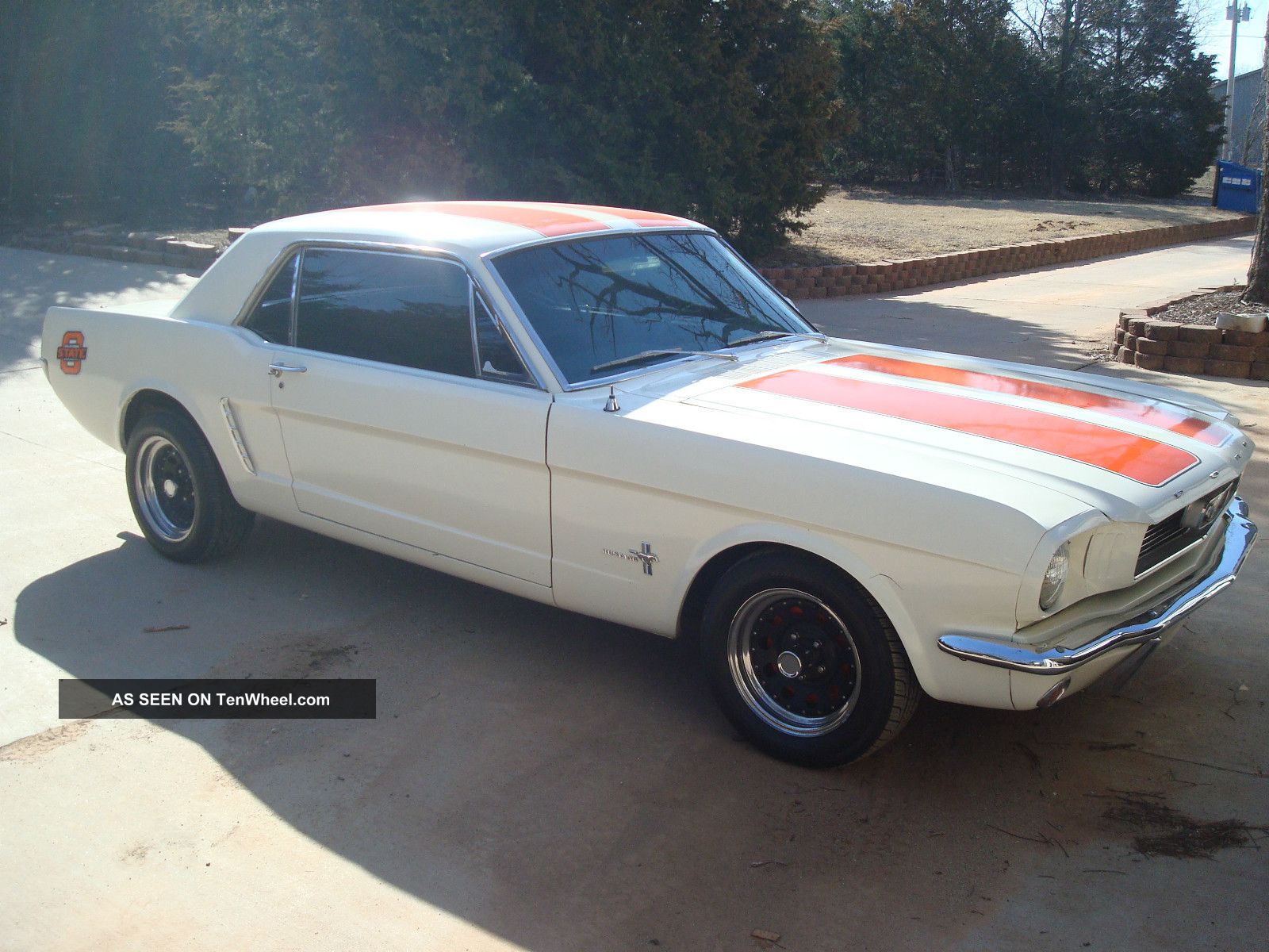 Ford mustang white rims