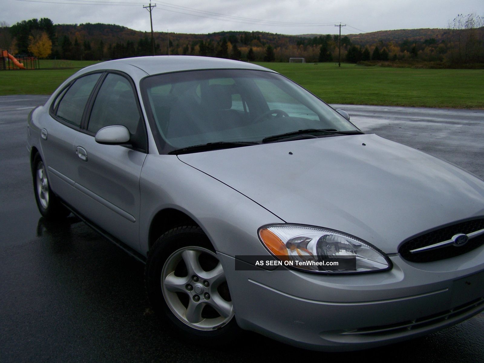 2000 Ford taurus wheel base