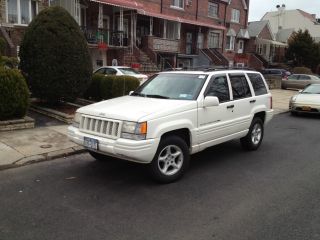 1998 Jeep Grand Cherokee 5.  9 Limited Sport Utility 4 - Door 5.  9l White photo