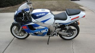 1998 Suzuki Gsx - R600 Motorcycle photo