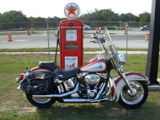 2004 Flstci,  Harley Davidson Heritage Softail Classic photo