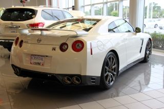 2014 Nissan Gtr Premium White Well Equipped 545hp Paddle Shift photo