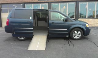 2008 Dodge Grand Caravan Sxt Wheelchair Van photo