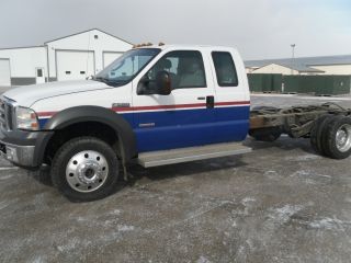 2005 Ford F550 4x4 Chassis - photo