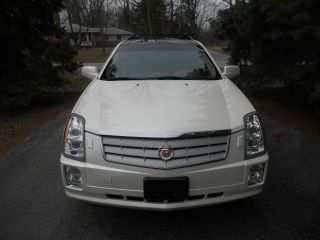 2006 Cadillac Srx Sport Utility 4 Door 3.  6l White Loaded All Wheel Drive Version photo