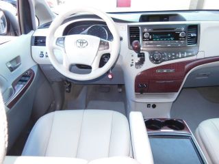 2012 Toyota Sienna Xle Mini Passenger Van 5 - Door 3.  5l photo