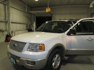 White 2005 Ford Expedition Eddie Bauer Edition 4x4 5.  4l photo