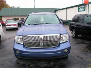 2007 Dodge Durango Slt Sport Utility 4 - Door 4.  7l Pretty Blue Third Row Seating photo