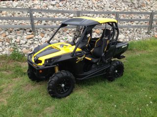 2012 Can - Am Commander photo