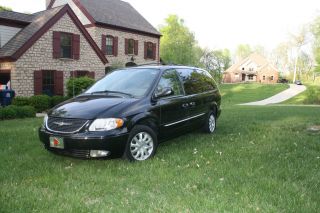 2003 Chrysler Town & Country Lxi photo