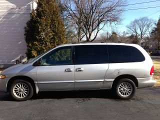 2000 Chrysler Town And Country Minivan photo