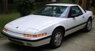 1991 Buick Reatta Base Coupe 2 - Door 3.  8l photo