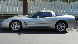 2000 Chevrolet Corvette Hatchback 5.  7l photo