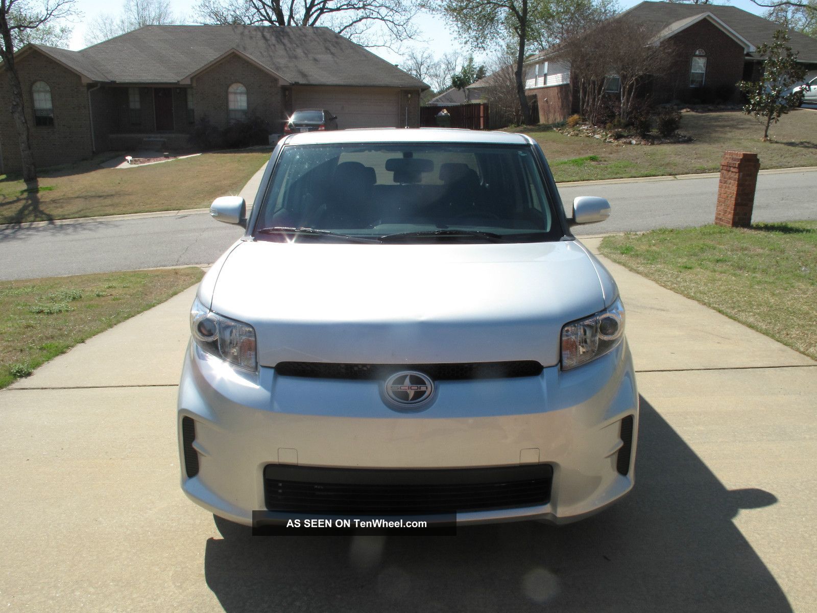 2011 Scion Xb Base Wagon 5 - Door 2.  4l xB photo