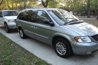 2003 Chrysler Town Country photo
