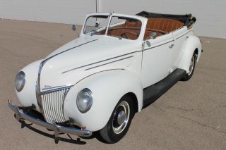 1939 Ford Deluxe 4dr Convertible photo