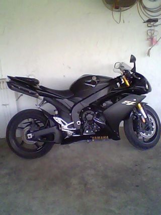 Yamaha R1 2008 photo