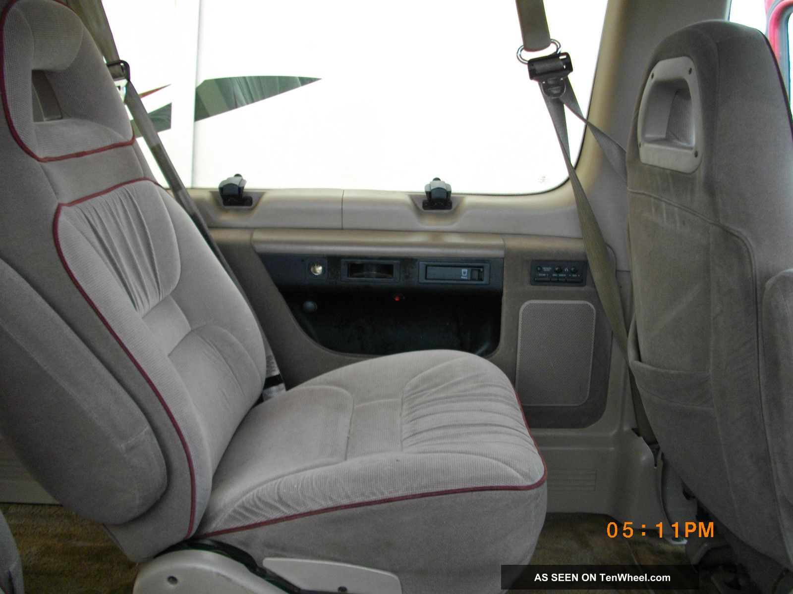 1995 Ford chateau van #9
