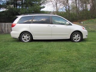 2004 Toyota Sienna Xle 3.  3 V6 A / T Alum Wheels Power Everything Look photo